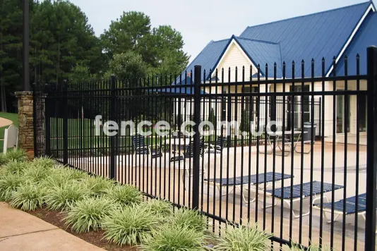 Забор из металлического прута или арматуры